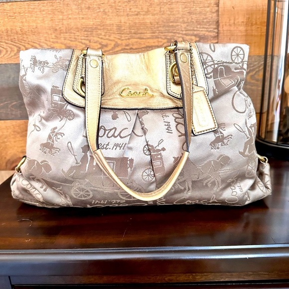 Coach Bag - Picture 2 of 8